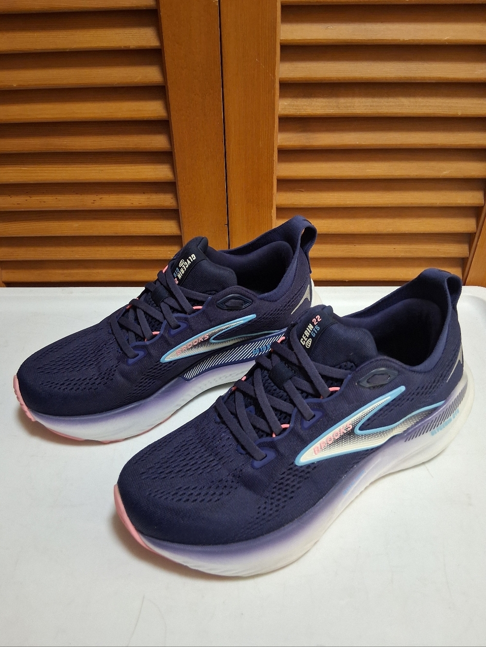 Brooks Glycerin GTS 22 Women's Running Shoe * Size: 7.5D (Wide)